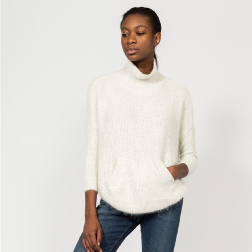 7115 by Szeki Angora Wool off-white Poncho